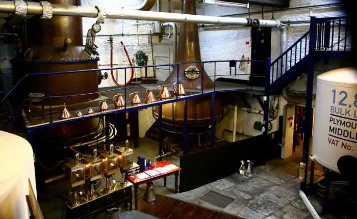 Die Plymouth Gin Brennerei ist die älteste noch betriebene Gin Brennerei Die Plymouth Gin Brennerei ist die älteste noch betriebene Gin Brennerei