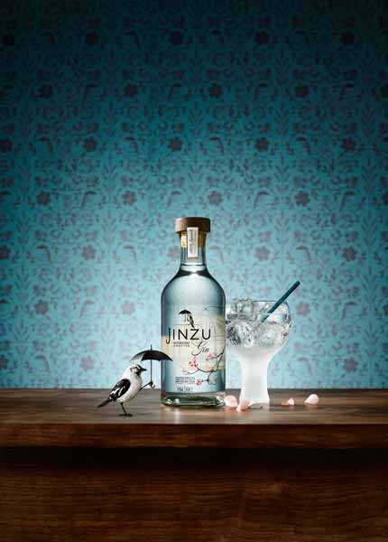 Jinzu Gin als Gin Tonic genießen Jinzu Gin als Gin Tonic genießen