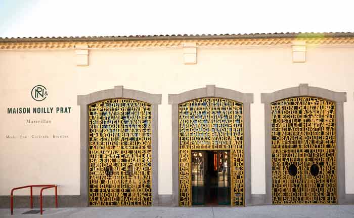 Noilly Prat Vermouth wird weiterhin in Marseillan hergestellt Noilly Prat Vermouth wird weiterhin in Marseillan hergestellt