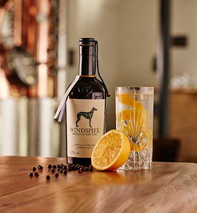 Leckeren Windspiel Gin-Tonic genießen Leckeren Windspiel Gin-Tonic genießen