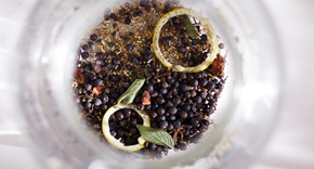 Der Geschmack des Löwen Dry Gin Alle Botanicals stammen aus Österreich - so hat der beste Gin einen vielfältigen Geschmack