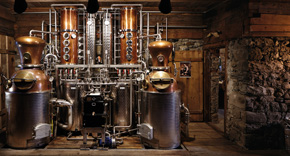 Herstellung des besten Gin aus Österreich Der Gin wird in Vakuum Kesseln destilliert, bei niedriger Temperatur